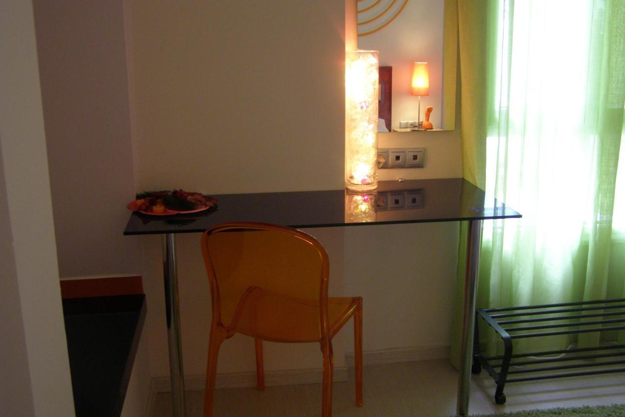 Room "Frog" In A Neoclasical House Kastoria Bagian luar foto