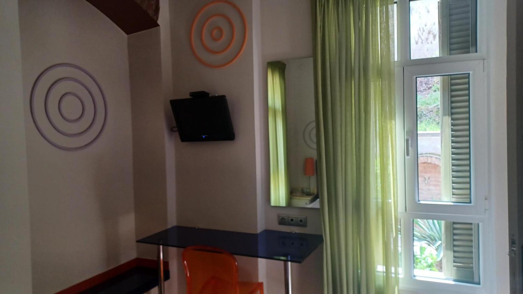 Room "Frog" In A Neoclasical House Kastoria Bagian luar foto